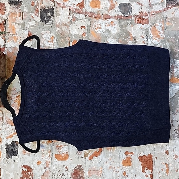 Alex Mill Mini Cable Knitted Sweater Vest in Lightweight Alpaca Navy - Picture 5 of 8